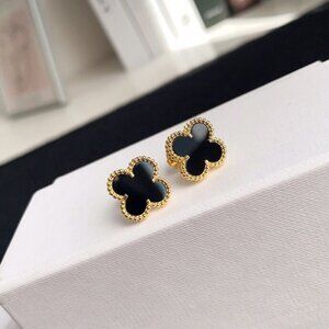✅Van Cleef & Arpels 18K gold black agate earrings